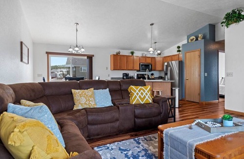 Summerset Apartment | Stylish - LG Fenced Backyard and Playground