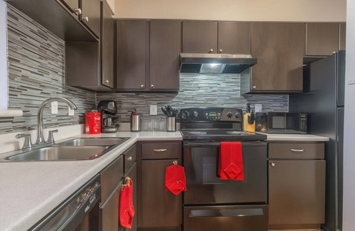 Irving Apartment | Stylish & Modern 1BR | Pool, Gym & Free Parking