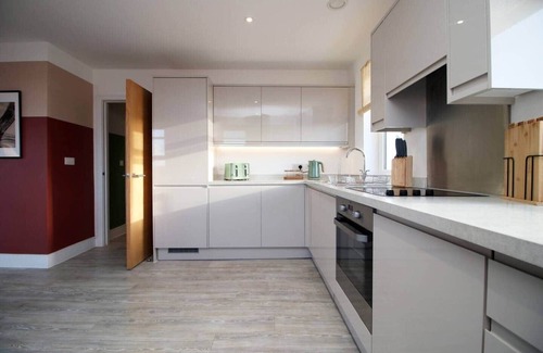Hamworthy Apartment | Stylish modern retreat overlooking Poole Quay