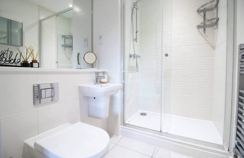 Hamworthy Apartment | Stylish modern retreat overlooking Poole Quay