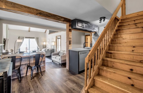 Ellicottville House | Stylish, Modern & Walk or Shuttle to Holiday Valley