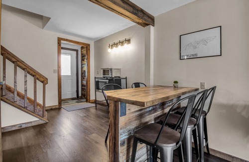 Ellicottville House | Stylish, Modern & Walk or Shuttle to Holiday Valley