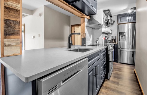 Ellicottville House | Stylish, Modern & Walk or Shuttle to Holiday Valley
