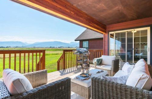 Victor House | Stylish Mtn Home Fireplace Views