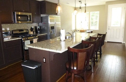 Healdsburg House | Stylish New Healdsburg Home - 3 Blocks to Plaza