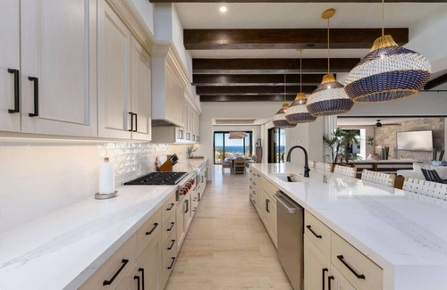 Sunset Beach House | Stylish New Modern 5BR Villa @ Quivira