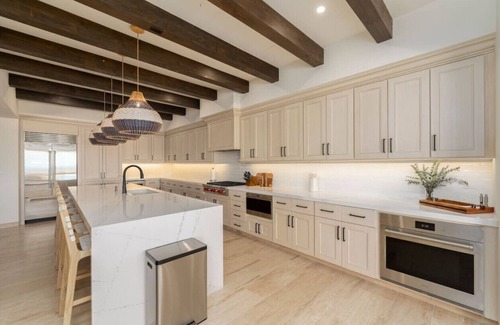 Sunset Beach House | Stylish New Modern 5BR Villa @ Quivira