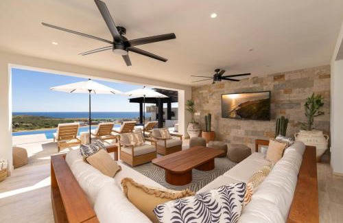 Sunset Beach House | Stylish New Modern 5BR Villa at Quivira