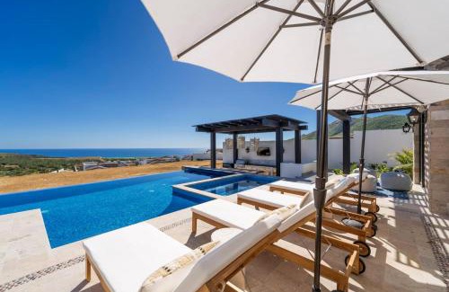 Sunset Beach House | Stylish New Modern 5BR Villa at Quivira
