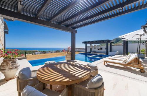 Sunset Beach House | Stylish New Modern 5BR Villa at Quivira