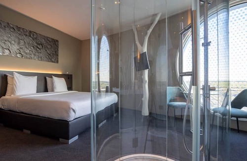 Zuidoost Hotel | Stylish Oasis | Canal Belt, Keukenhof, & De Hoge Dijk Golf Course Nearby