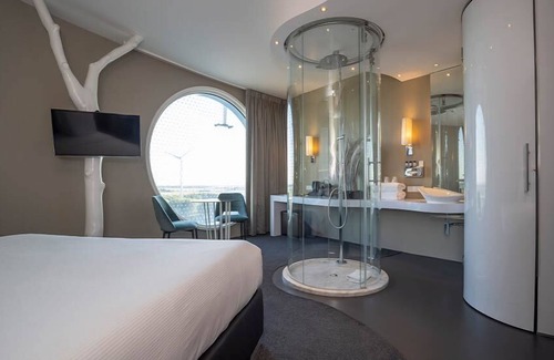 Zuidoost Hotel | Stylish Oasis | Canal Belt, Keukenhof, & De Hoge Dijk Golf Course Nearby