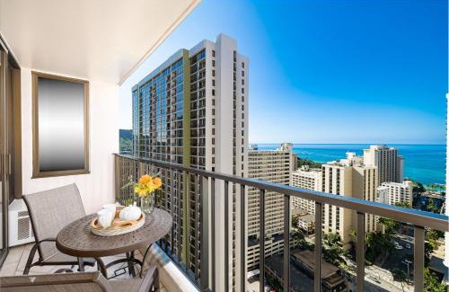 Waikiki Apartment | Stylish Ocean View Condo Near Waikiki Beach with Free Parking!
