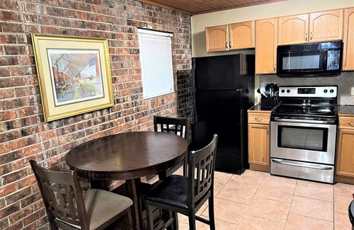 Beauregard Town Historic District Condo | Stylish Place in Popular Downtown Spot, Min to LSU
