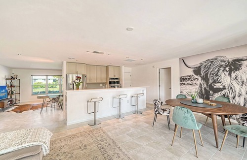 Indian Beach Sapphire Shores Villa | Stylish Pool Villa 3BR/2BA close to the Beaches