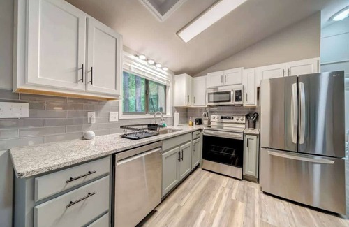 The Woods Cabin | Stylish Retreat w Fireplace, Games & Pool Access