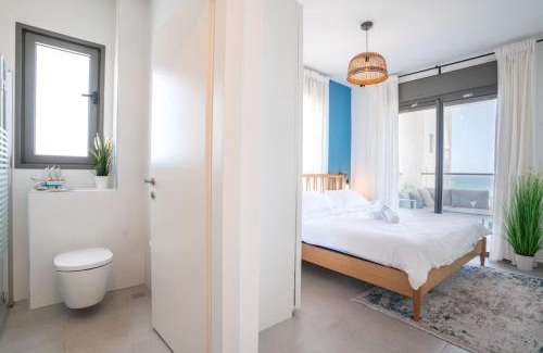Nahariya Apartment | Stylish Seaside Escape with Balcony by Sea N' Rent
