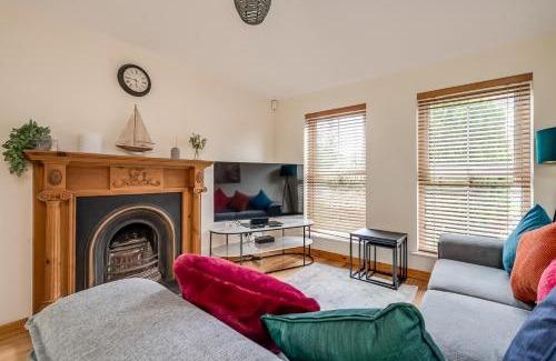 Lisburn House | Stylish & spacious 3 bedroom entire house in Lisburn with parking