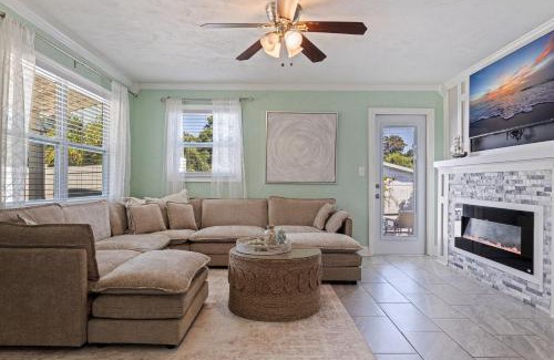 St. Petersburg - Clearwater House | Stylish St Pete Vacation Home with Private Pool!