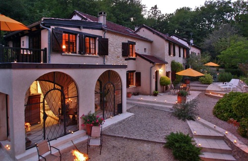 Souillac House | Stylish stay on a private estate with sauna, heated pool and bubble bath