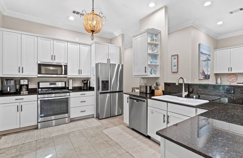 Miramar Beach House | Stylish Stay Private Beach Poolside Bliss