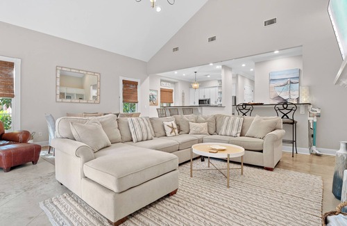 Miramar Beach House | Stylish Stay Private Beach Poolside Bliss