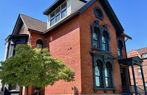 Detroit Apartment | Stylish Studio in Corktown, Detroit- 5 mins to Ford Field & Little Caesars Arena