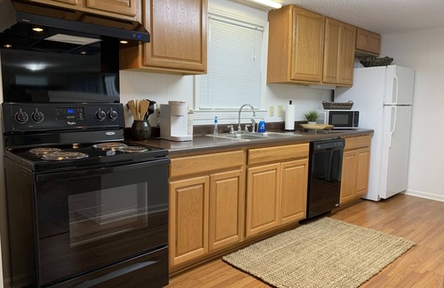 Hernando Apartment | Stylish Studio near Hernando Town Square! Great Location!