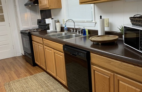 Hernando Apartment | Stylish Studio near Hernando Town Square! Great Location!