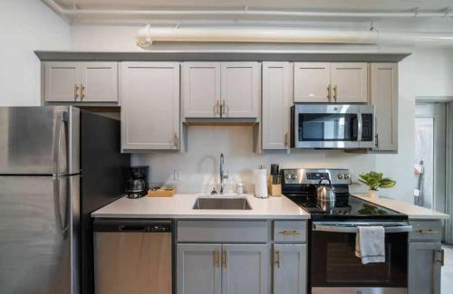 Downtown Louisville Apartment | Stylish Studio with Free Parking Near Medical District
