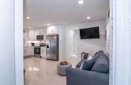 Ilexhurst House | Stylish, Sunny, Steps to the Sand