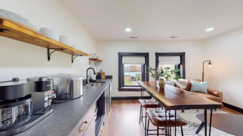 Old Louisville Apartment | Stylish Top Floor 2 kings full bathroom with tub