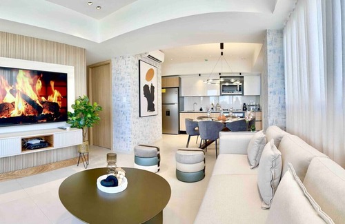 Viejo Arroyo Hondo Apartment | Stylish Upscale Condo, Amazing Terrace with Pool, Great City Views, Near All