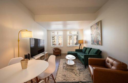 Charlotte Center City Apartment | Stylish Uptown Beauty