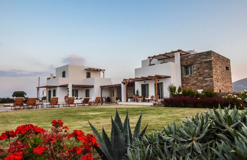Ios Villa | Stylish villa with spectacular sea views at a quiet location near the main town.