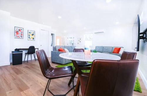 Winter Garden Apartment | StylishAptWtrGrdnOppLake&Prk&Yrd