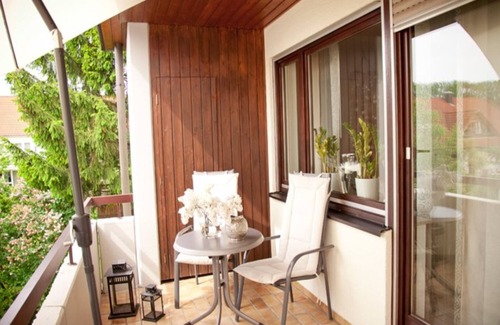 Fischbach Apartment | Stylishly furnished apartment with sunny balcony near the lake
