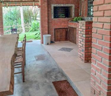 Antonio Carlos Cabin | Suíte com cachoeira no quintal