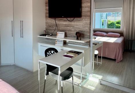 Capoeiras House | Suíte Grande com AR, TV e sacada em Florianópolis