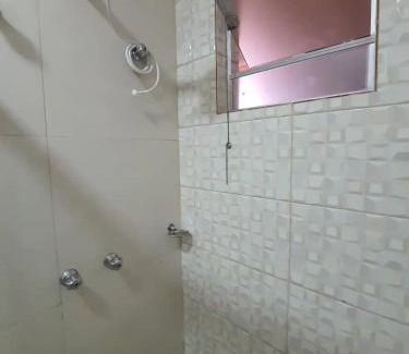 Nossa Senhora de Fatima House | Suíte para 5 Pessoas com Ar e Próxima ao Centro