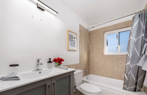 Rancho Cordova House | Sub URBAN 4 BD Home/POOL/GAME Near RIVER & TRAIL