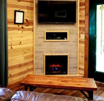 Equality House | Sublime Cabin with Hot-tub and Fire Pit in Herold, Illinois