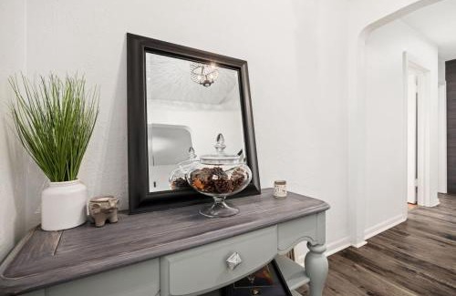 Pekin House | Suburban Sanctuary 3BD Perfect for Long Stays