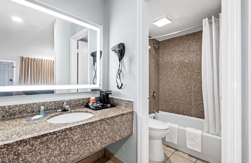 Harvey Hotel | Suburban Studios Harvey - New Orleans