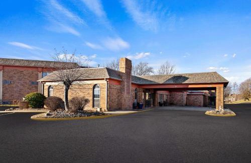 Platte City Hotel | Suburban Studios Kansas City Airport North