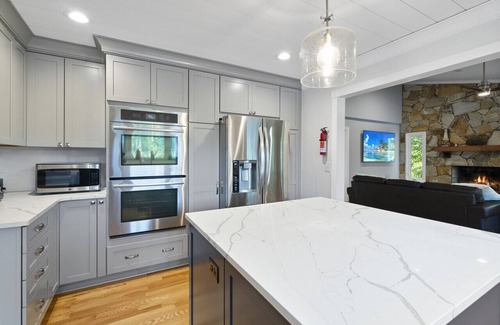 Leasburg House | Sueños Hyco Lakeside Retreat - 19 min to VIR/39 min to Caesars Casino