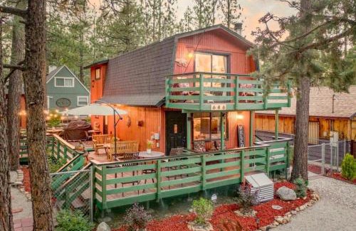 Sugarloaf House | Sugar in the Raw Cabin - Hot Tub