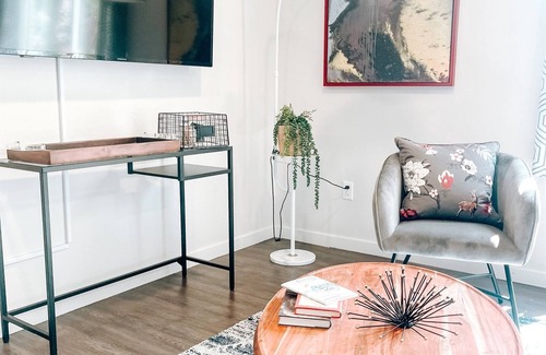 Midtown Apartment | Suite #14 Modern One Bedroom in Midtown, OKC!