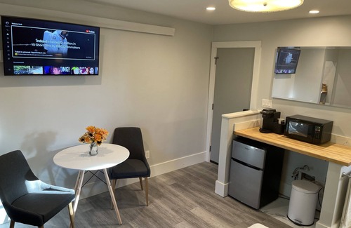 Custer Apartment | Suite 201 "The Golden Eagle"