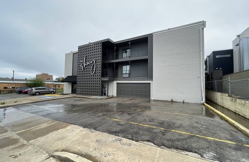 Midtown Apartment | Suite #23 Modern One Bedroom in Midtown, OKC!